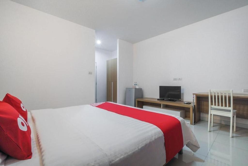 Super Oyo 662 Malee Bunga Hotel Csonburi Kültér fotó