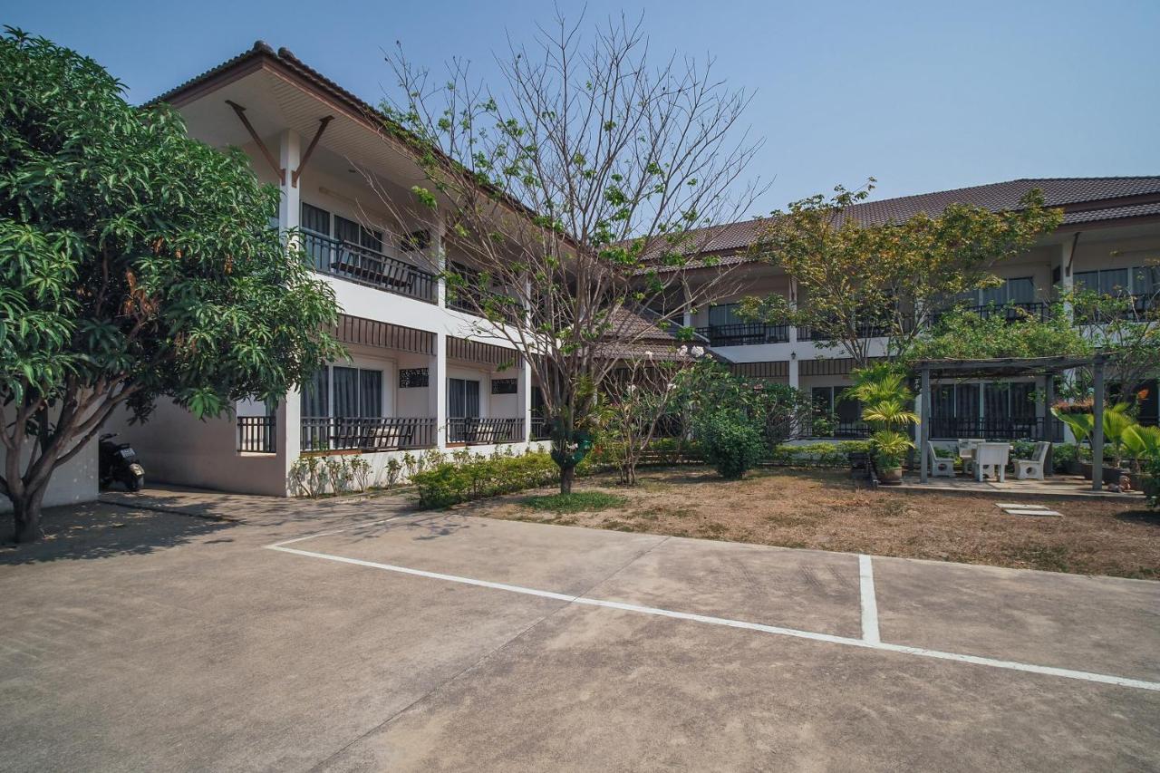 Super Oyo 662 Malee Bunga Hotel Csonburi Kültér fotó
